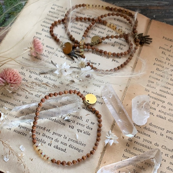 HAND-MADE FIERY WELO OPAL PETITE BEADED BRACELET - Picture 7 of 10